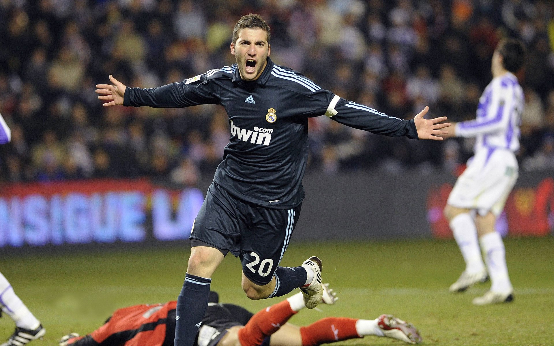 辛纳两盘取胜，强势晋级中网16强，网球选手辛纳