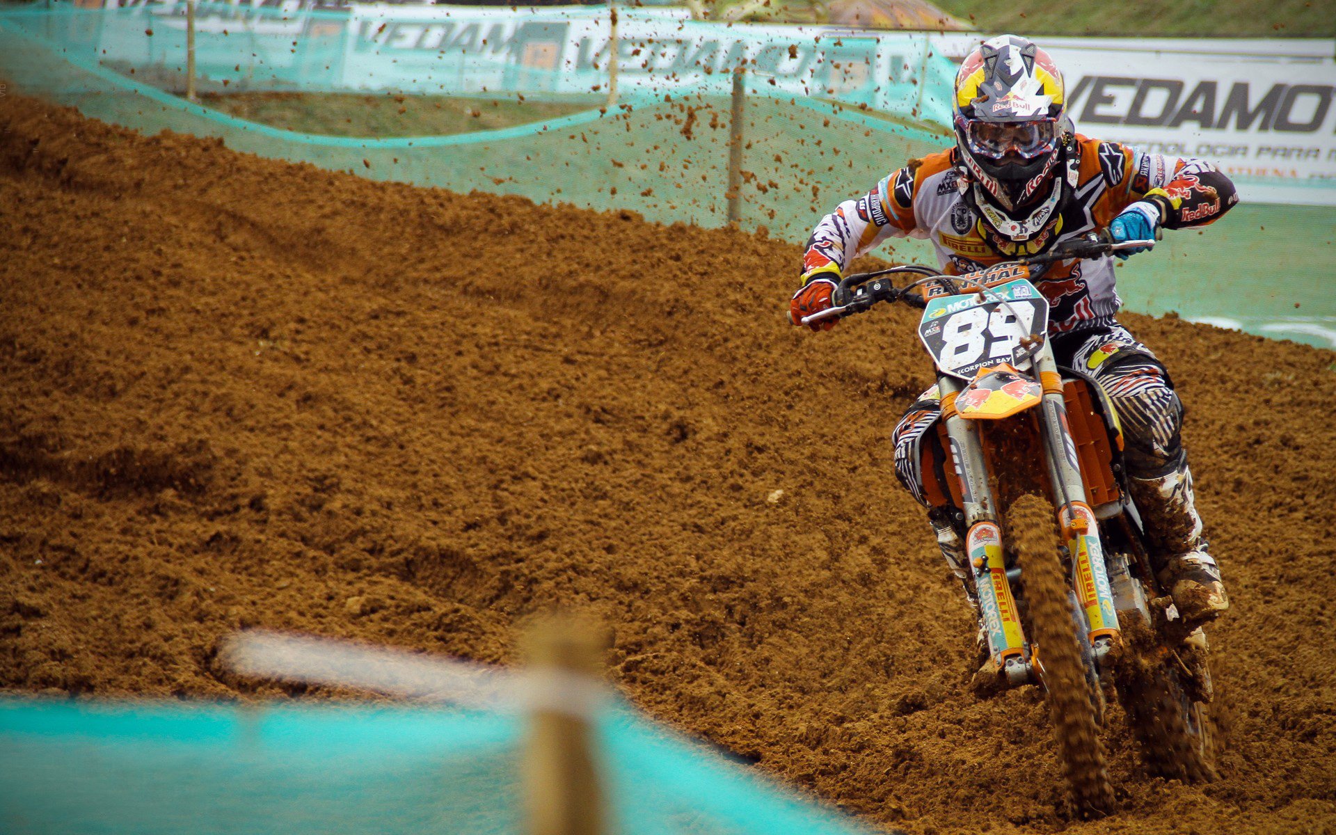 C罗被捕捉到陪同受伤球员回家，关怀行动令人动容